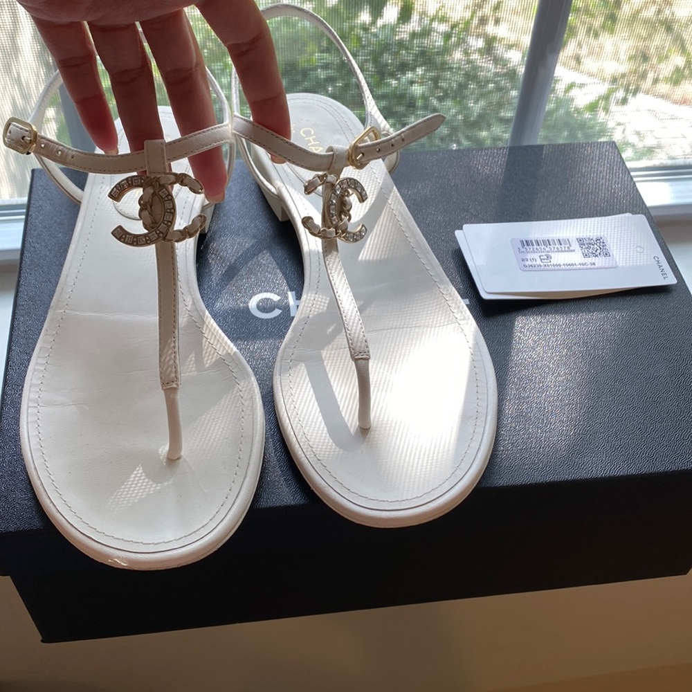 Chanel thong sandals size (38) womens US8